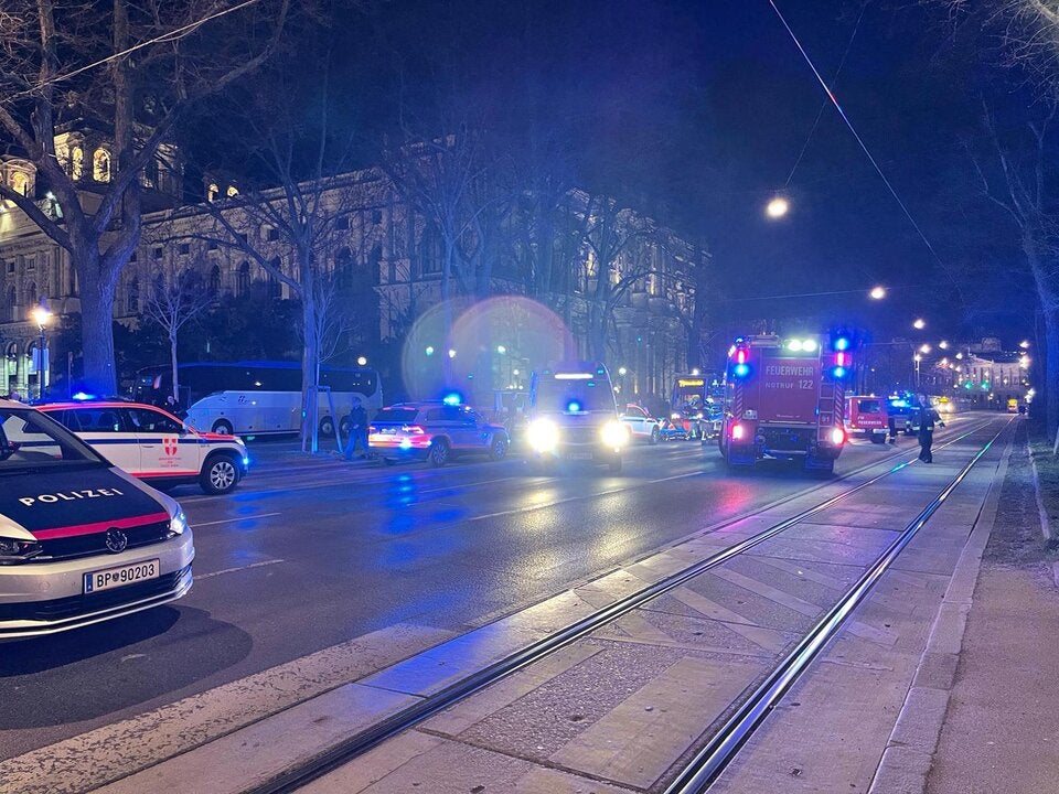 Unfall mit Straßenbahn am Ring: Mann schwer verletzt