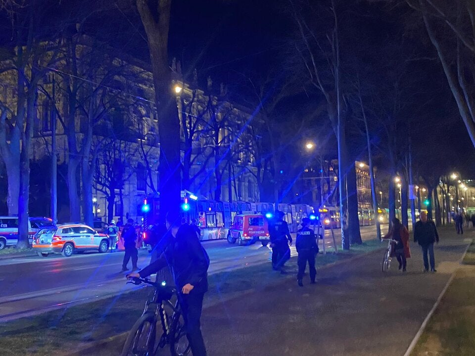 Unfall mit Straßenbahn am Ring: Mann schwer verletzt