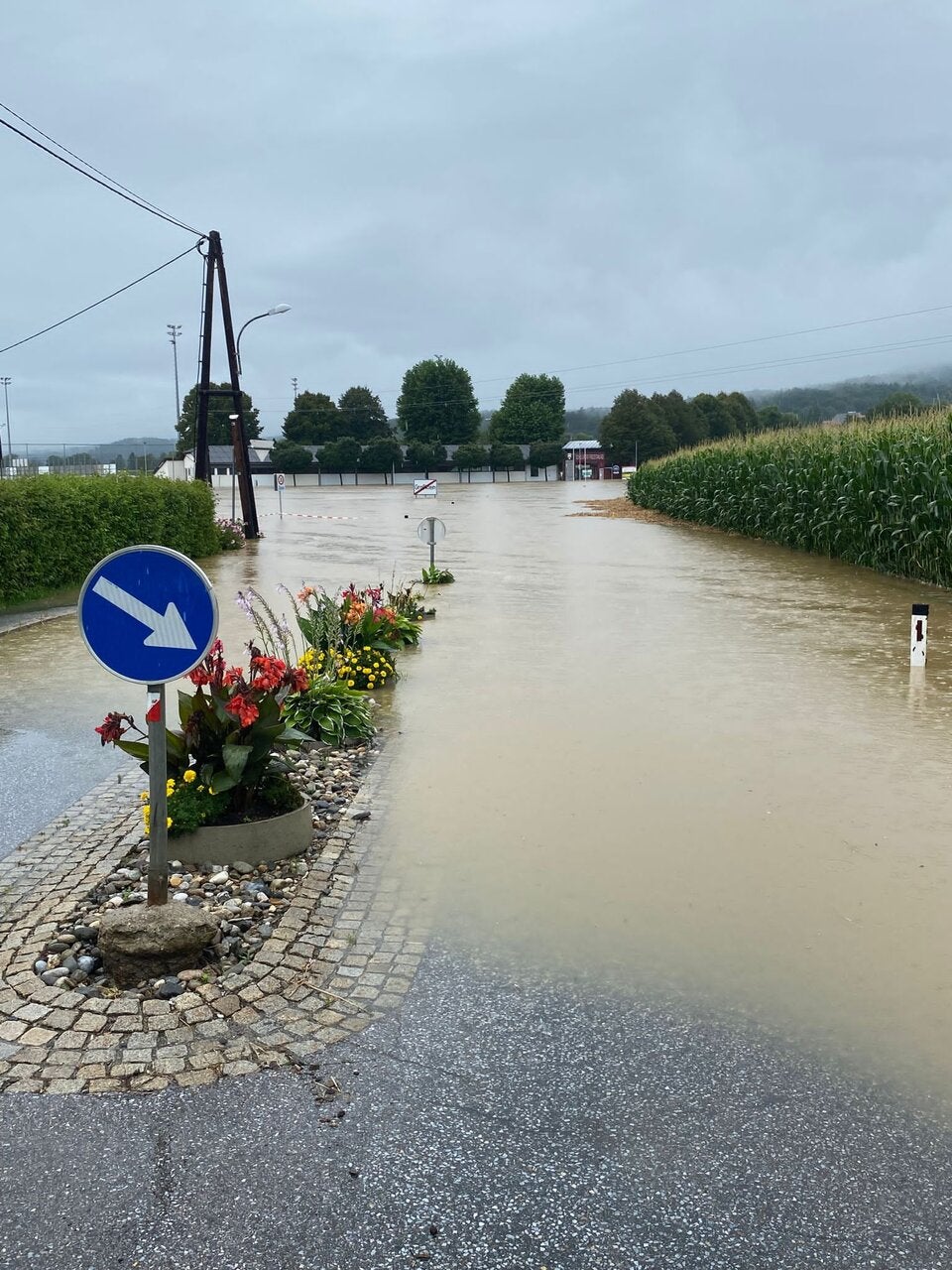 Sintflutregen: Ganzer Friedhof überschwemmt