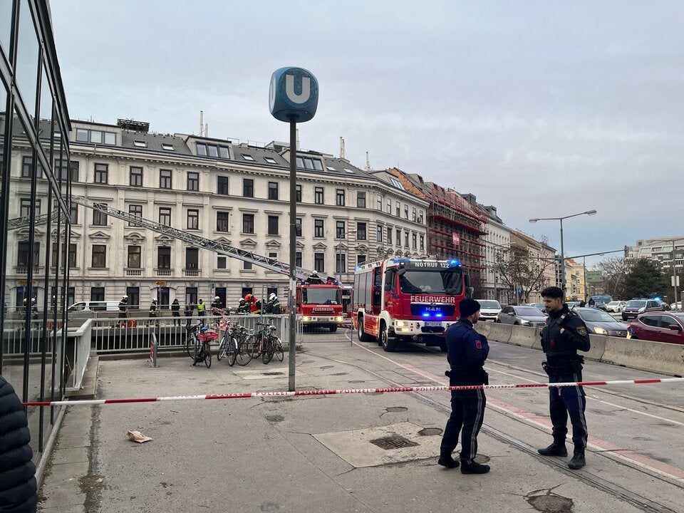 Autofahrer stürzt in Wienfluss