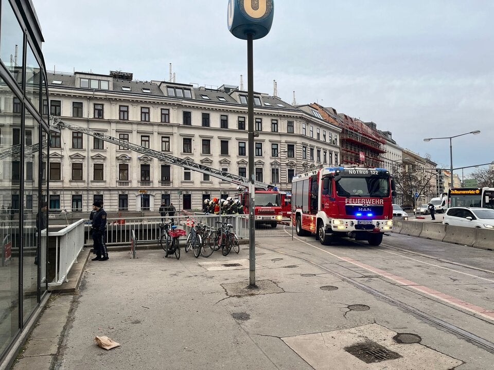 Autofahrer stürzt in Wienfluss
