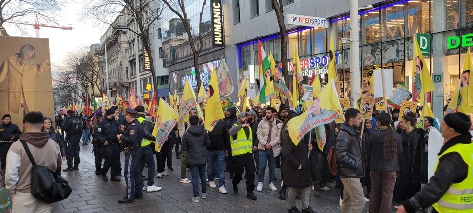 Kurden-Demo auf Mariahilfer Straße