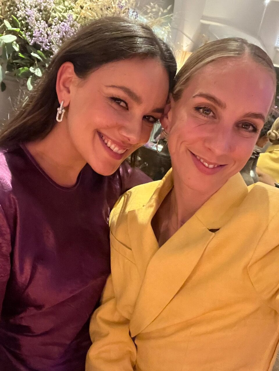 Bergmann mit Schauspielerin Janina Uhse 