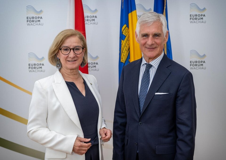 Johanna Mikl-Leitner gemeinsam mit dem neuen Präsidenten des Europa-Forums, Michael Linhart.