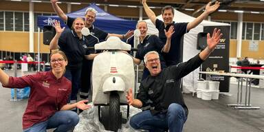 S&uuml;&szlig;er Weltrekord f&uuml;r den guten Zweck: Kuchen-Vespa unterst&uuml;tzt Rollende Engel