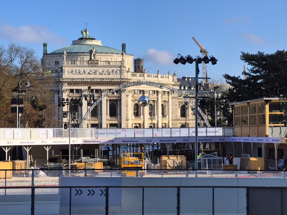 Aufbauarbeiten für Eistraum im Endspurt