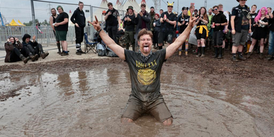 Nova Rock startet mit Gatsch und Regen