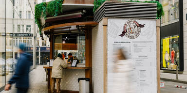 Schilling-Nostalgie an Wiener Würstelstand