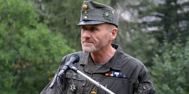 Wieder Wirbel im Bundesheer: Offizier posiert mit Neonazi-Shirt