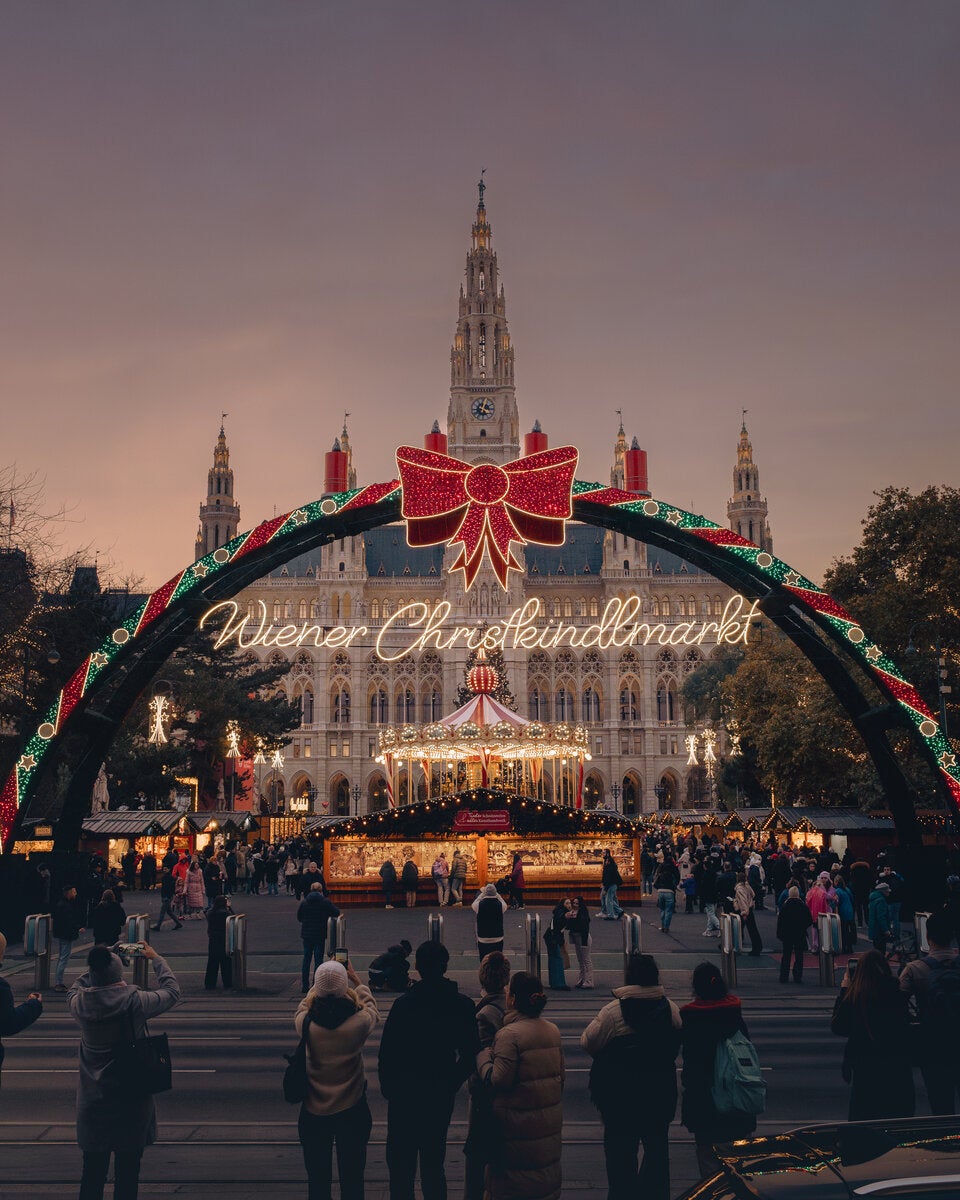 Wiener Christkindlmarkt. Der Rathausplatz verwandelt sich in eine bunte Weihnachtswelt.