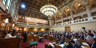 "Ziel- und planloses" Sparpaket: Gipfel im Stadtparlament