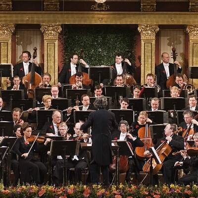 Rihanna - Queen of Downloads