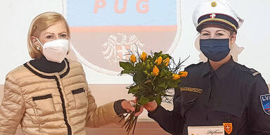 Wienerin brach zusammen: Parksheriff als Lebensretterin | Kontrollorin als Heldin