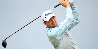 Golfprofi Bernd Wiesinger beim Abschlag