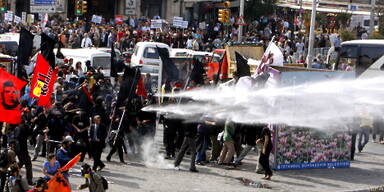 Wilde Szenen in Istanbul zum Auftakt der Tagung