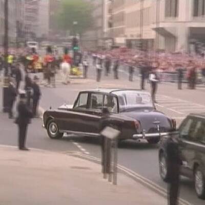 Die Braut auf dem Weg zum Altar