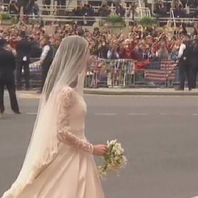 Die Braut auf dem Weg zum Altar