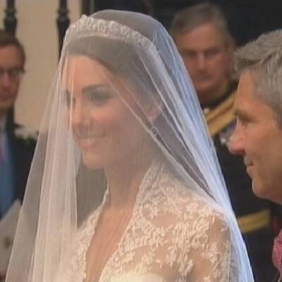 Die Braut auf dem Weg zum Altar