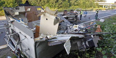 Wohnmobil auf A2  umgekippt