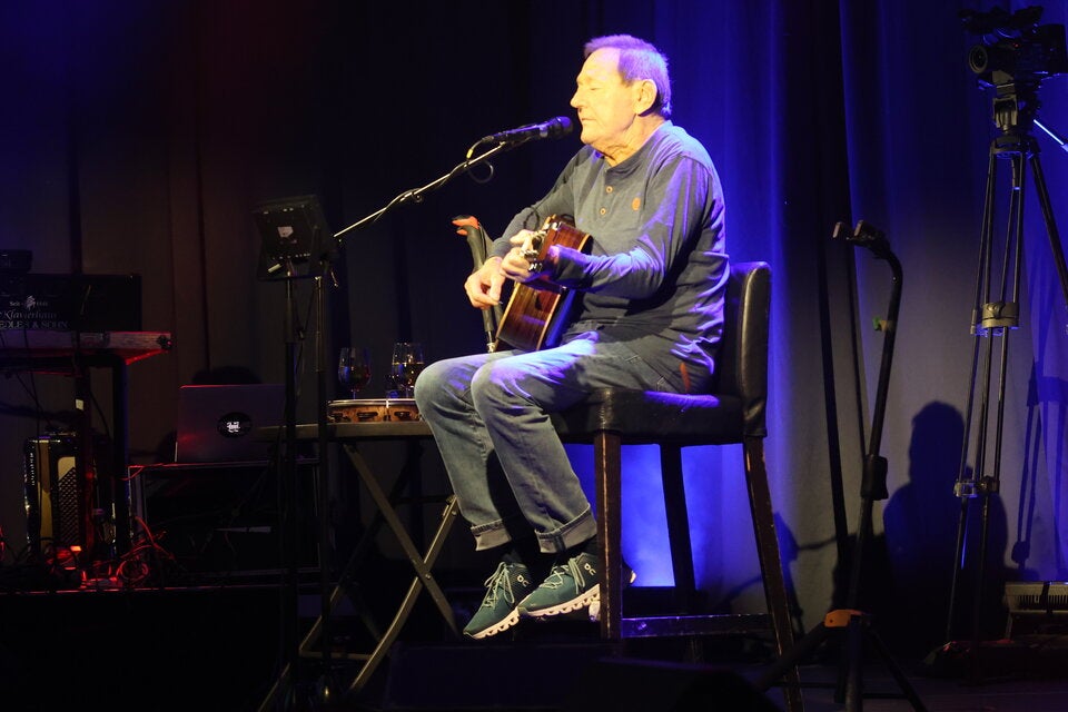 Ambros ließ mit Hit-Feuerwerk den Park beben