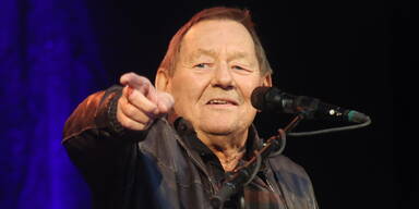 Austropop-Kracher: Wolfgang Ambros l&auml;sst &bdquo;Zentralfriedhof&ldquo; laut wie nie rocken