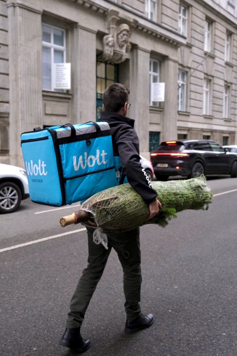 Tannenbaum to go: Wolt liefert Christbaum per App