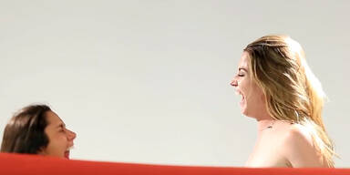 Women BFFs See Each Other Naked For The First Time - YouTube.mp4.Standbild001.jpg