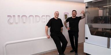 Fast-Food-Revolution in Wien:  Roboter brutzelt Burger