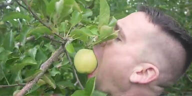 Video Xiu Xiu - Hi [OFFICIAL MUSIC VIDEO]