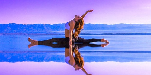 Heiße Yoga-Pilotin ist Überfliegerin auf Instagram