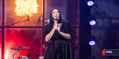 Yuval Raphael stand am Donnerstag (18. Dezember) bei der Chanukka Gala als Stargast auf der B&uuml;hne und r&uuml;hrte zu Tr&auml;nen.&nbsp;