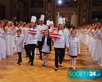 Ein Ball zwischen Himmel und Hölle