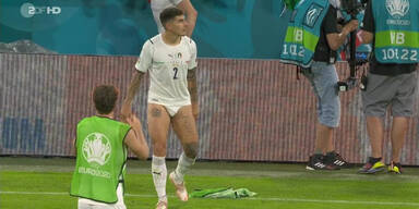 Italien-Profi Giovanni di Lorenzo zog nahc dem 2:1-Sieg gegen Belgien blank, stand pl&ouml;tzlich nur in Unterhose da