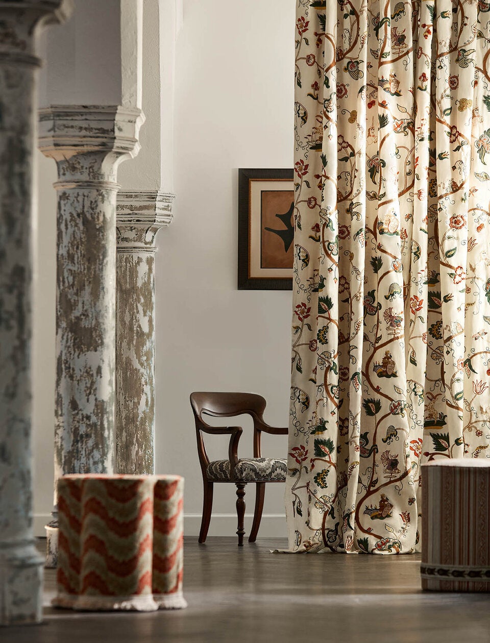 Romantische Prints mit britischem Flair. Mit „Arcadian Thames“ setzt Zoffany seine Reise durch London fort.