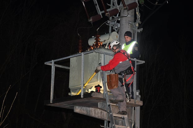 14-Jähriger steigt auf Strommast – tot
