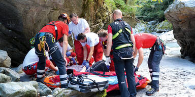 Tiroler Pfarrer st&uuml;rzt ab &ndash; Lebensgefahr