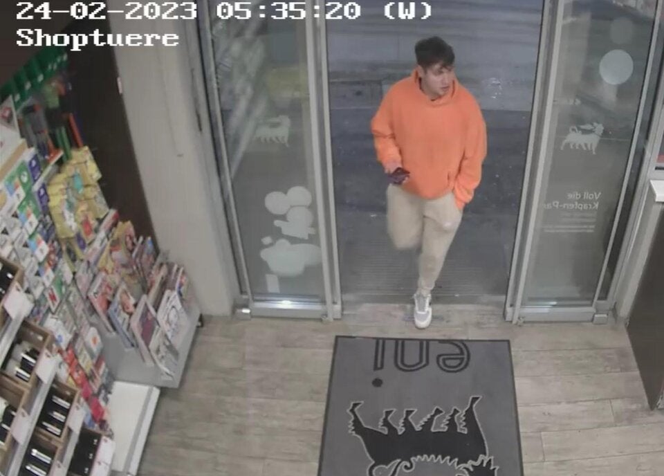 Taxilenker geschlagen und bedroht: Polizei sucht diesen Mann