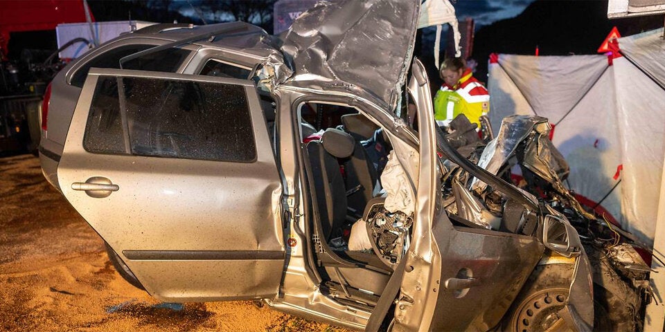 76-Jähriger kracht frontal gegen Lkw - tot