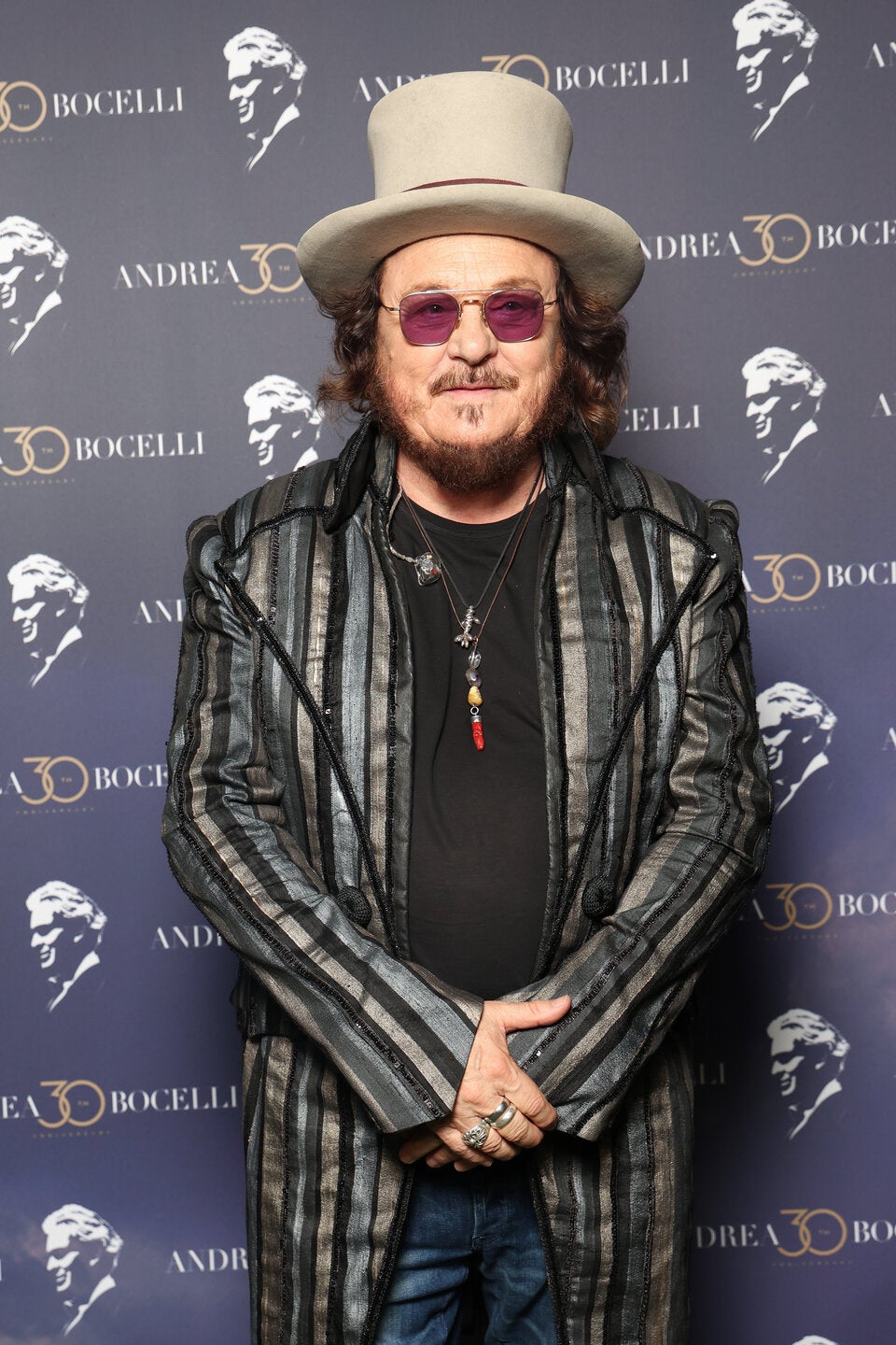 Star-Selfie des Jahres – mit Bocelli, Depp, Sheeran, Crowe & Smith