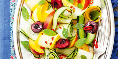 Zucchini-Nektarinen-Salat