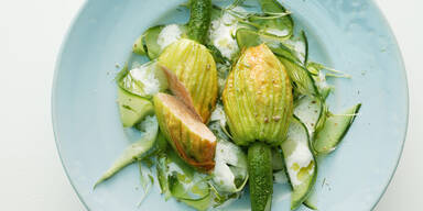 Gefuellte Zucchiniblueten mit Lachs