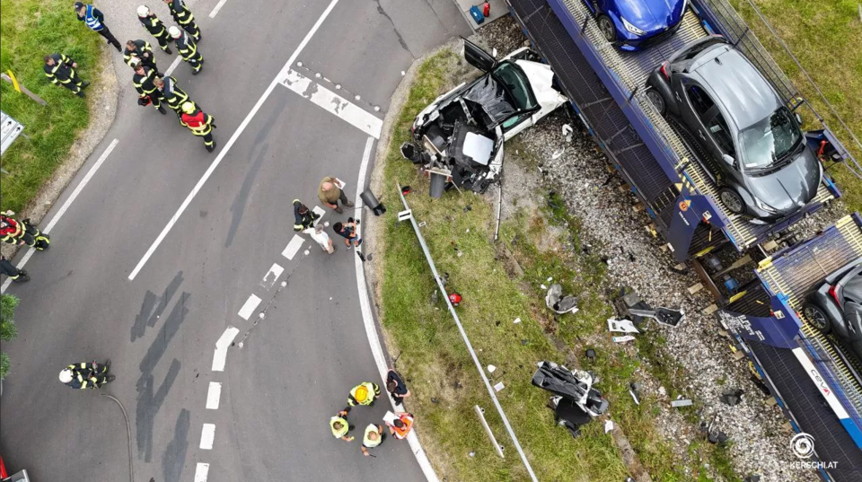 Zug Auto Unfall