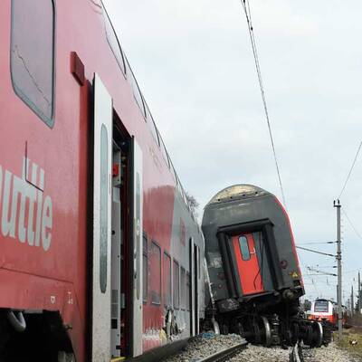 Aufräumarbeiten nach Zugsunglück