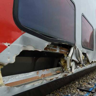 Aufräumarbeiten nach Zugsunglück