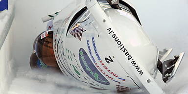 Zwei Hinterleute nach Sturz verletzt