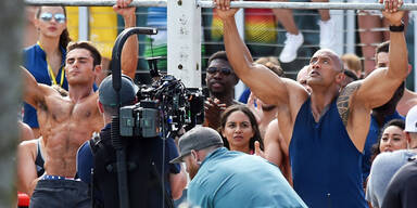 Zac Efron & Dwayne Johnson: Mucki-Duell