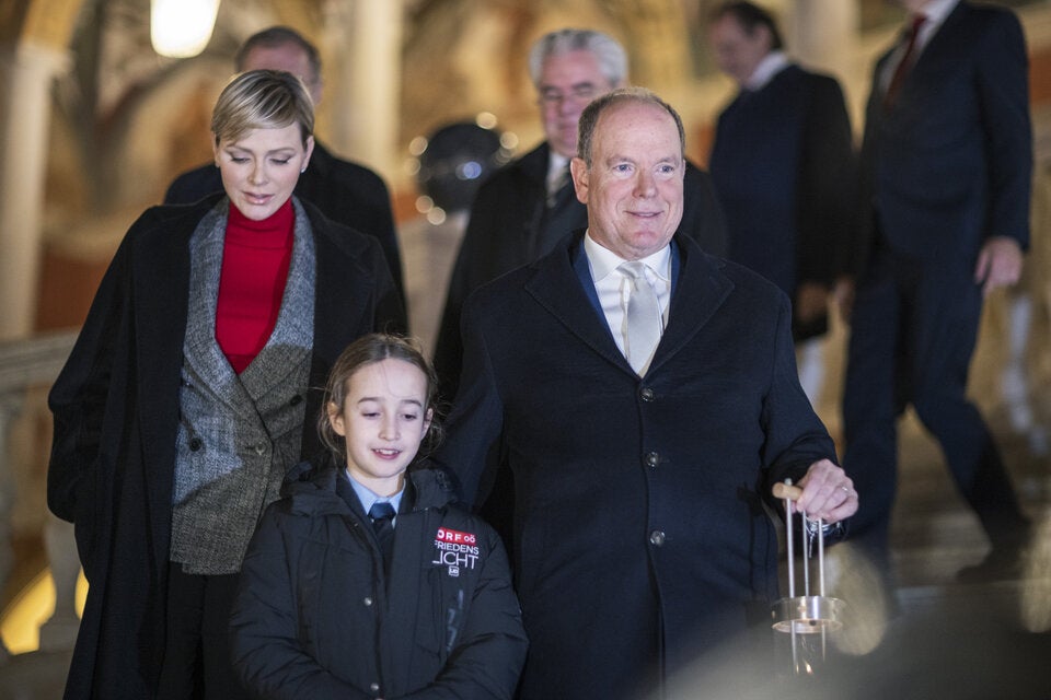 Ein fürstliches High-Five zur Friedenslicht-Übergabe