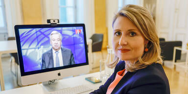 Frauenministerin Raab