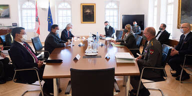 Eurofighter-Verhandlungen in der Rossauer Kaserne in Wien