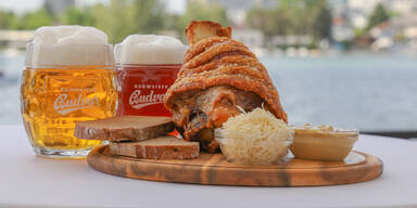 Ripperl-Wahnsinn im Strandcaf&eacute; zum Saisonstart